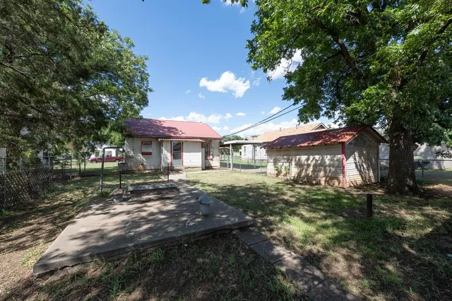 $55,000 | 406 Ave H Southeast, Childress, TX 79201
