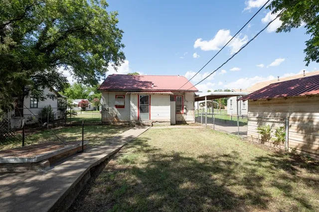 $55,000 | 406 Ave H Southeast, Childress, TX 79201