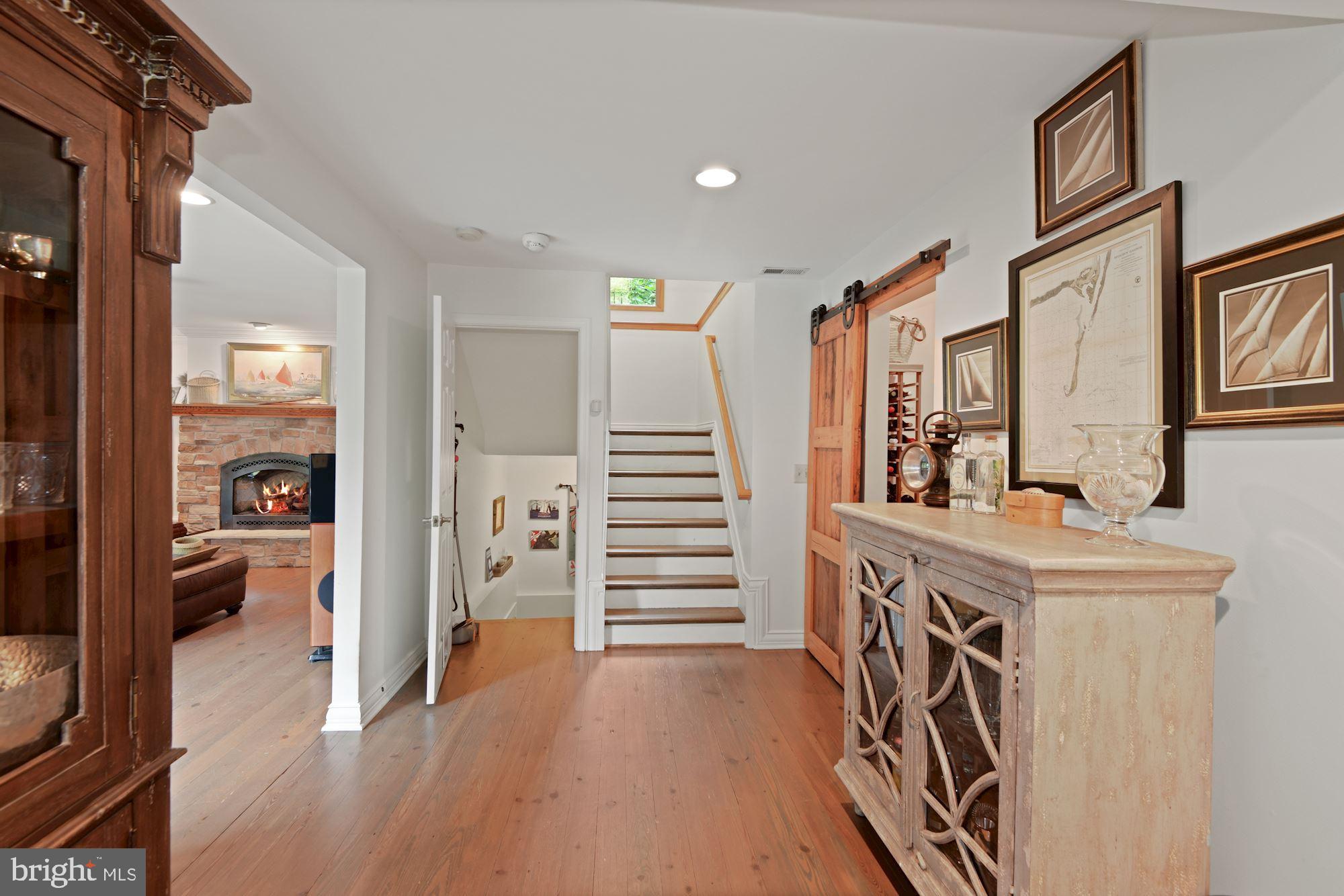 1710 Robinhood Road Annapolis, MD 21401 - Photo 16 of 54 Inviting Hallway