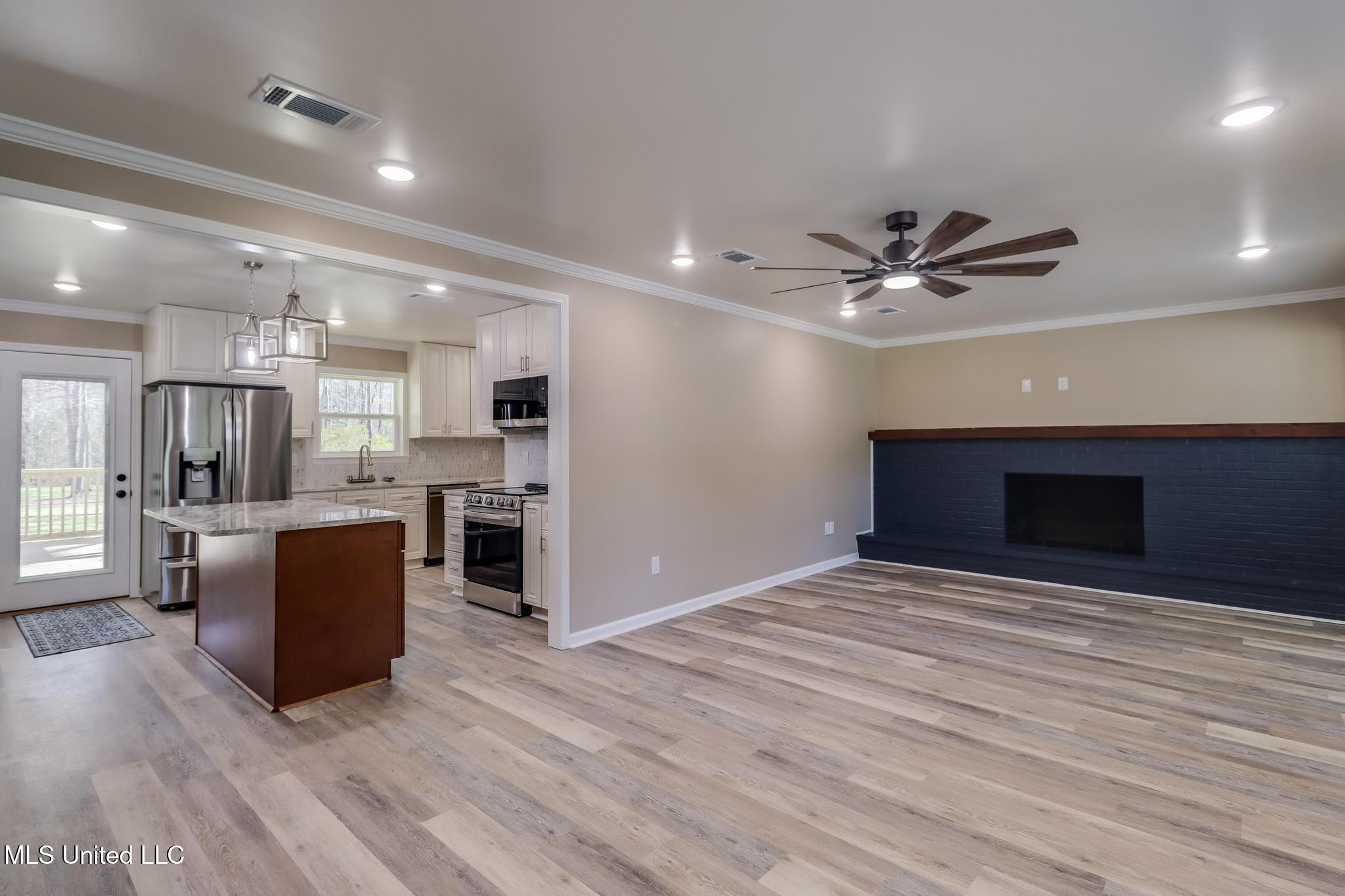 20502 Hill Top Road Saucier, MS 39574 - Photo 3 of 26 IMG_0853-Edit