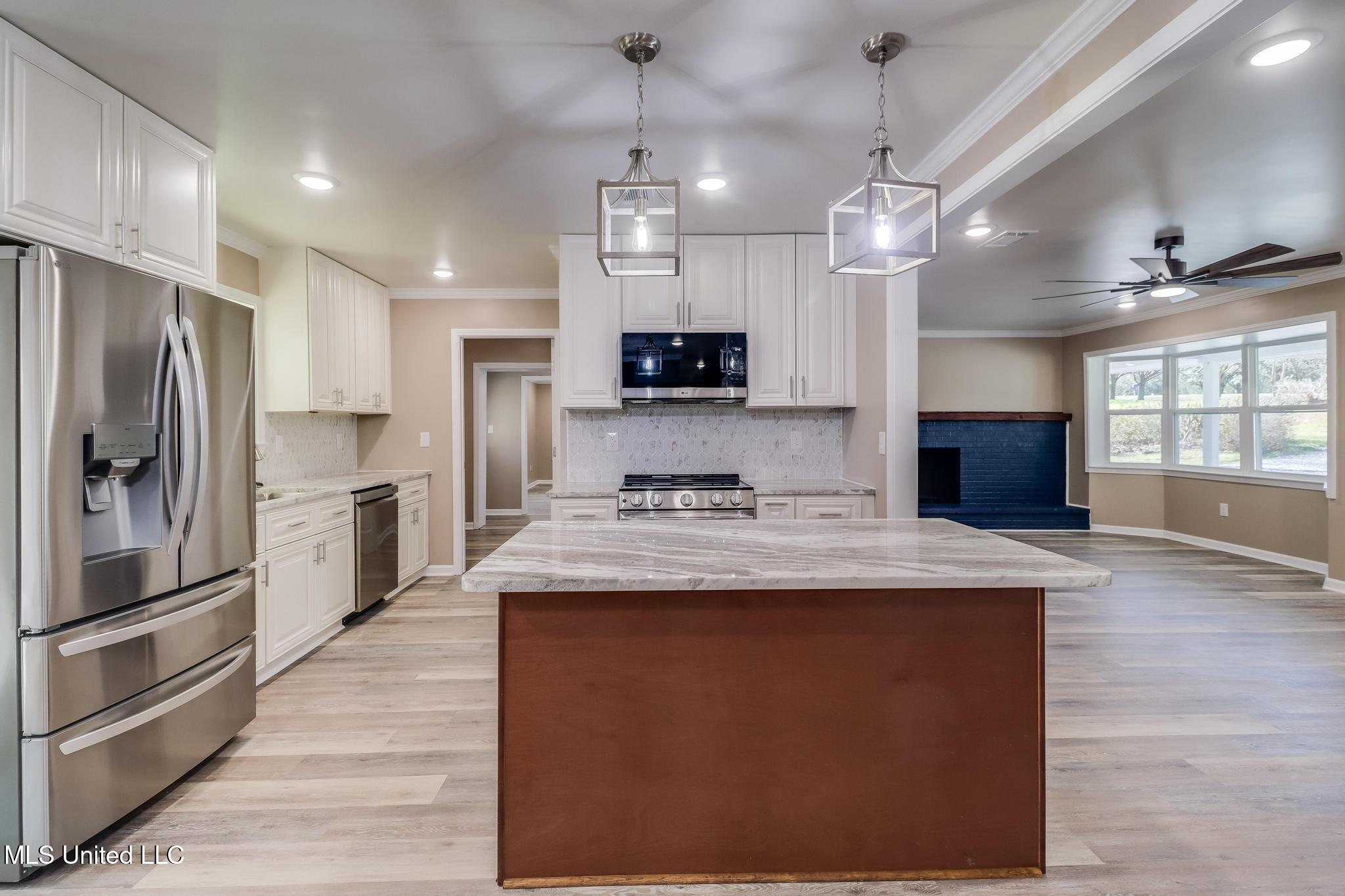 20502 Hill Top Road Saucier, MS 39574 - Photo 5 of 26 IMG_0868-Edit