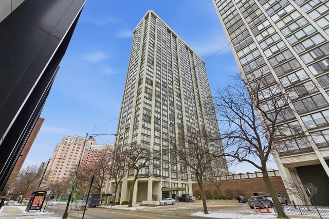 $3,400 | 5455 North Sheridan Road, Unit 2301, Chicago, IL 60640