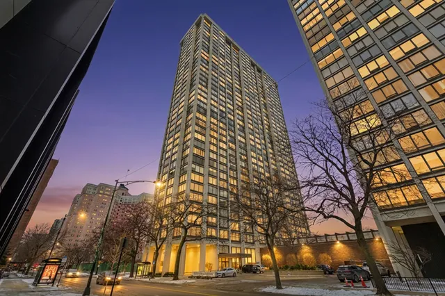 $3,400 | 5455 North Sheridan Road, Unit 2301, Chicago, IL 60640