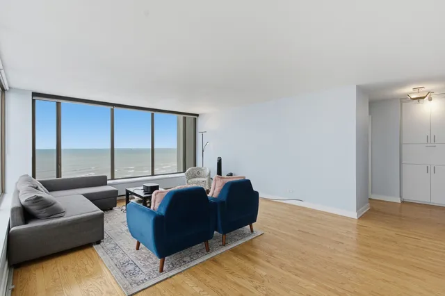 $3,400 | 5455 North Sheridan Road, Unit 2301, Chicago, IL 60640