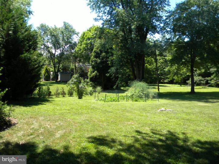 4 Lawrence Road Audubon, PA 19403 - Photo 21 of 22 Side Yard