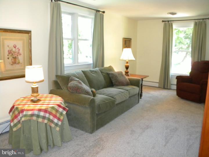 4 Lawrence Road Audubon, PA 19403 - Photo 5 of 22 Family Room