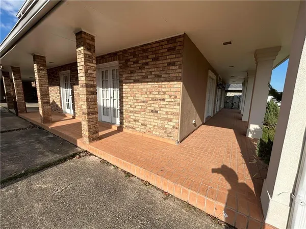 $200,000 | 2816 Oak Drive, Violet, LA 70092