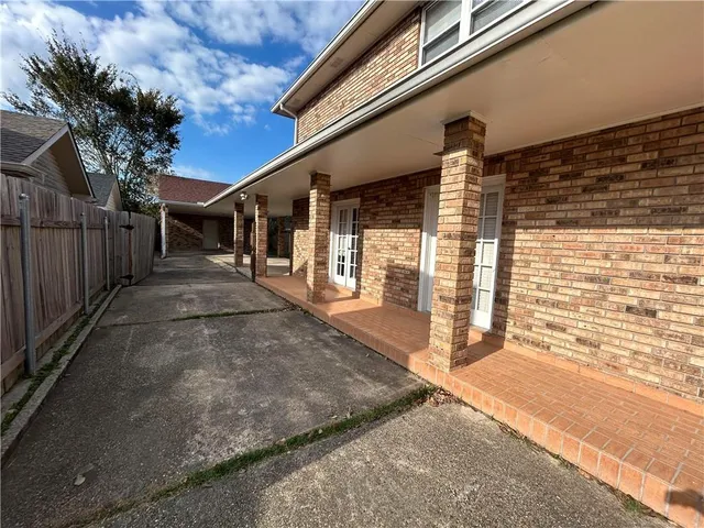 $310,000 | 2816 Oak Drive, Violet, LA 70092