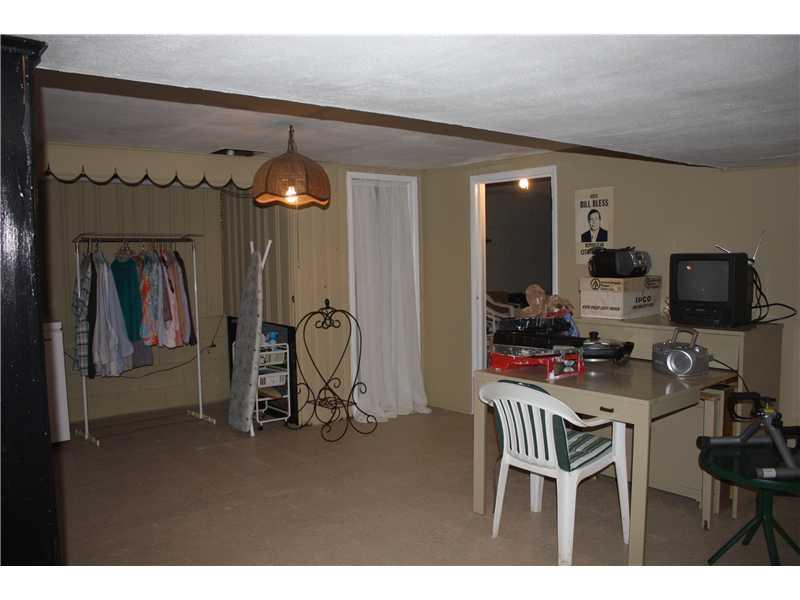 264 Howard Road Greenwood, IN 46142 - Photo 13 of 15 Gallery Image 13