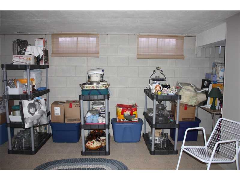 264 Howard Road Greenwood, IN 46142 - Photo 14 of 15 Gallery Image 14
