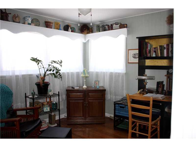 264 Howard Road Greenwood, IN 46142 - Photo 9 of 15 Gallery Image 9