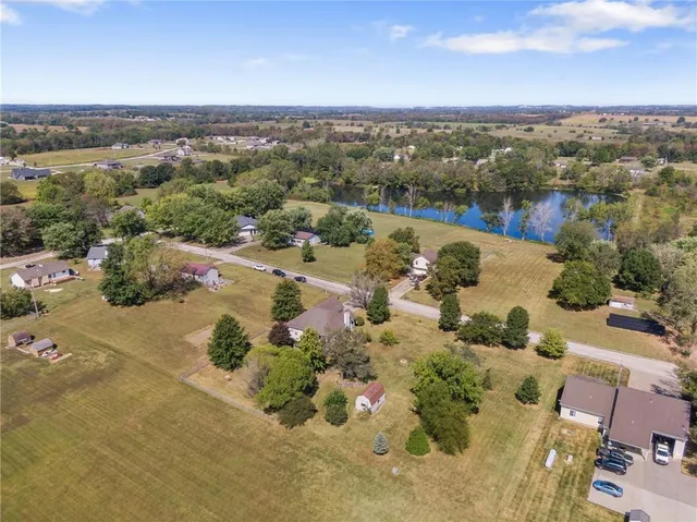 $375,000 | 1366 Northwest 565th Road, Holden, MO 64040