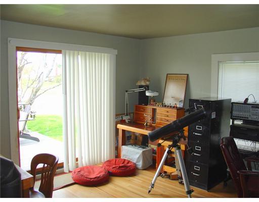 724 North Road Yarmouth, ME 04096 - Photo 14 of 25 Den/Family/Great Room.