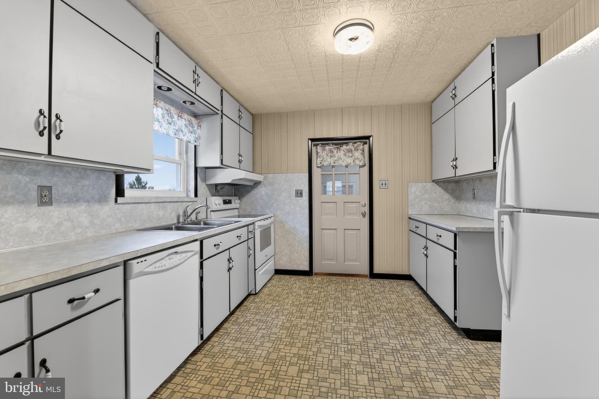 825 Bellefonte Avenue Reading, PA 19607 - Photo 11 of 33