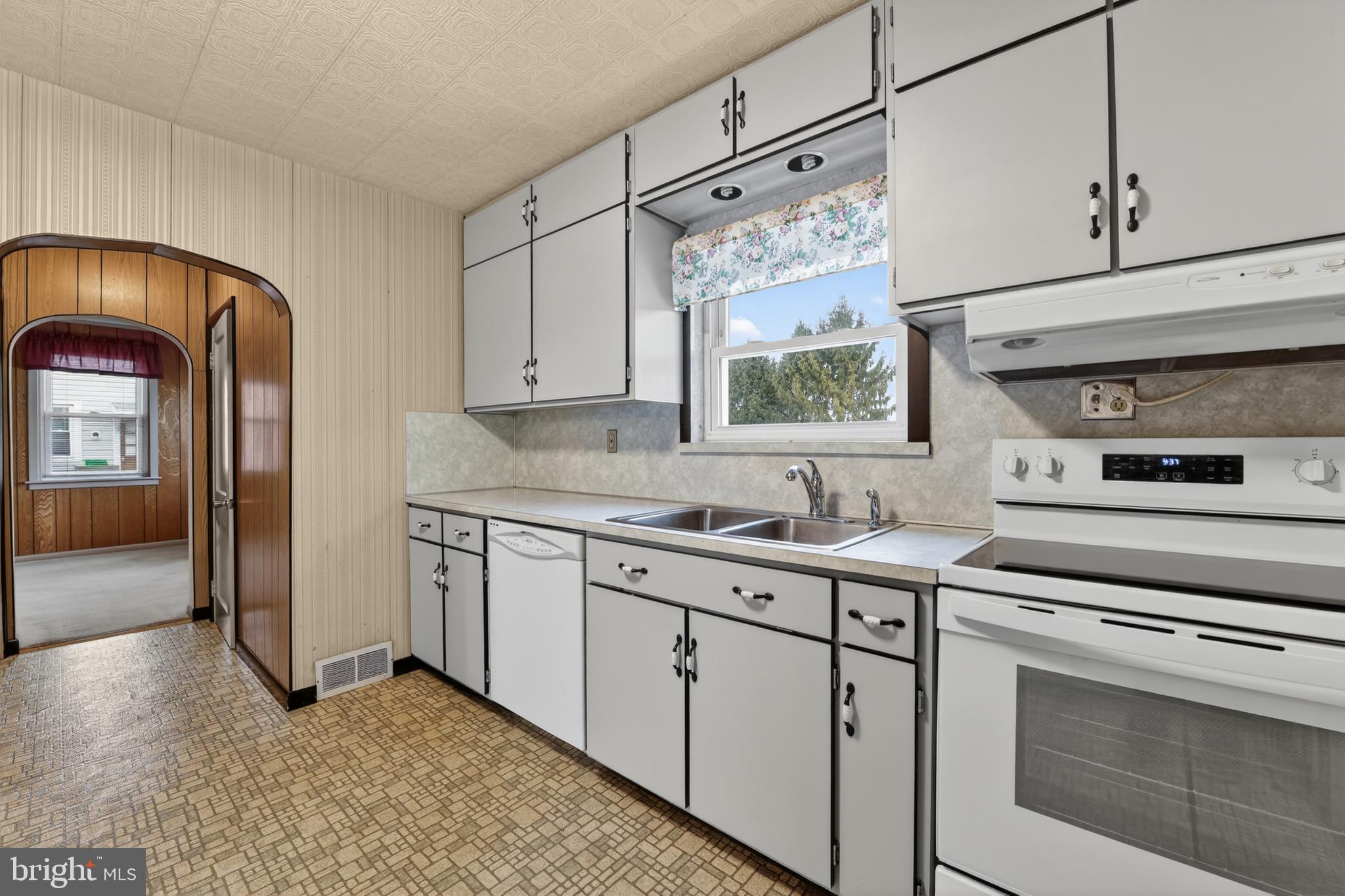 825 Bellefonte Avenue Reading, PA 19607 - Photo 13 of 33