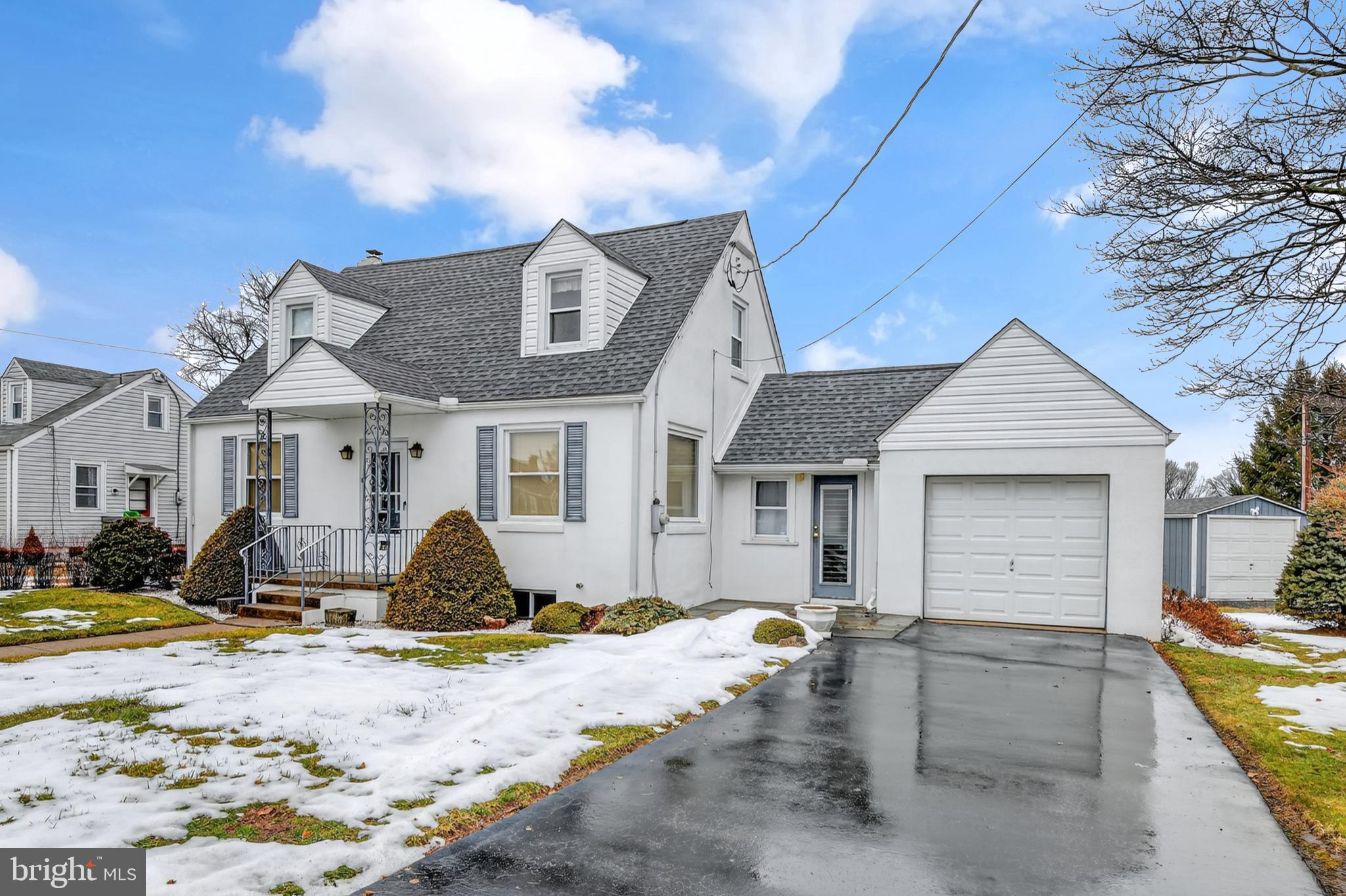 825 Bellefonte Avenue Reading, PA 19607 - Photo 2 of 33
