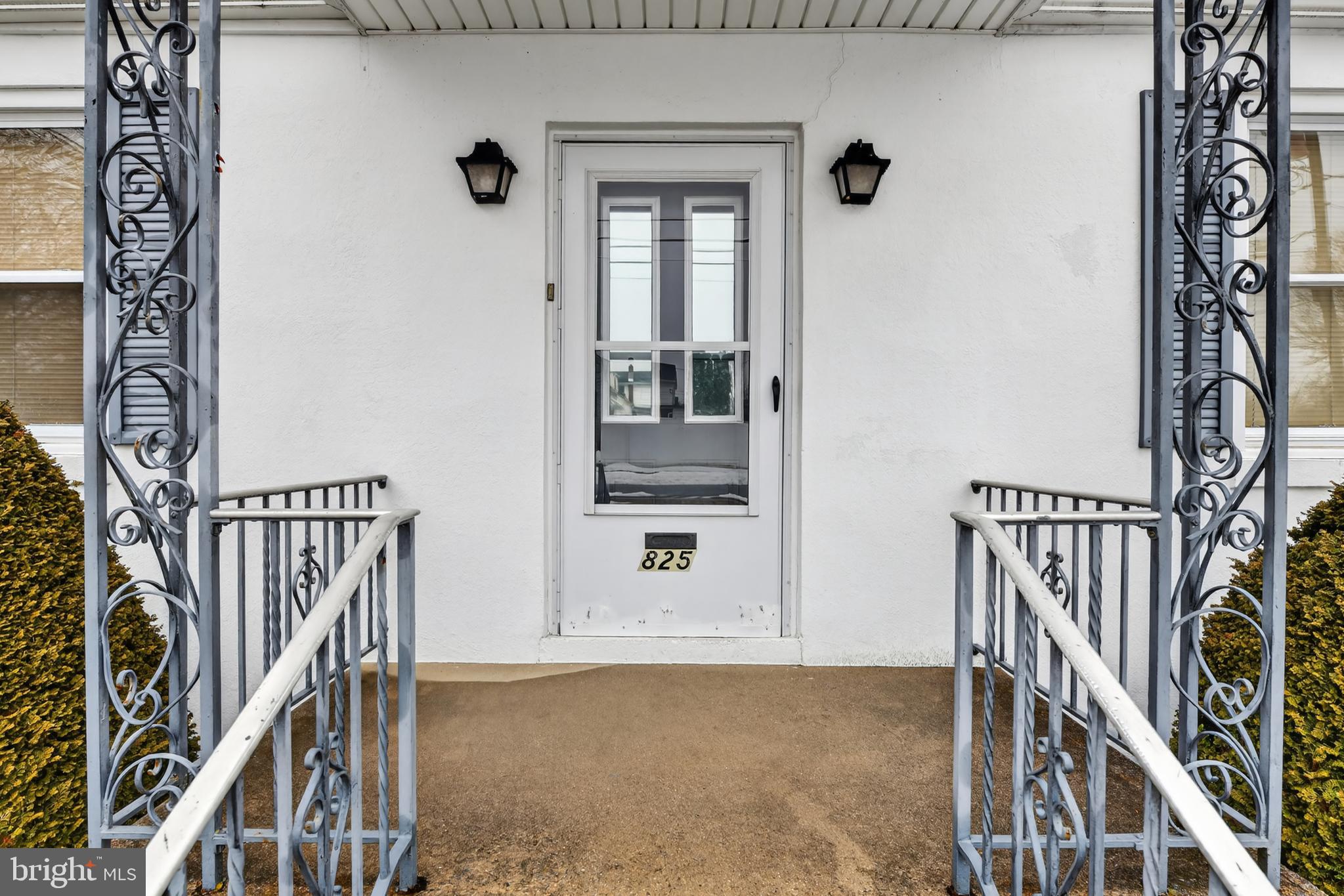 825 Bellefonte Avenue Reading, PA 19607 - Photo 3 of 33