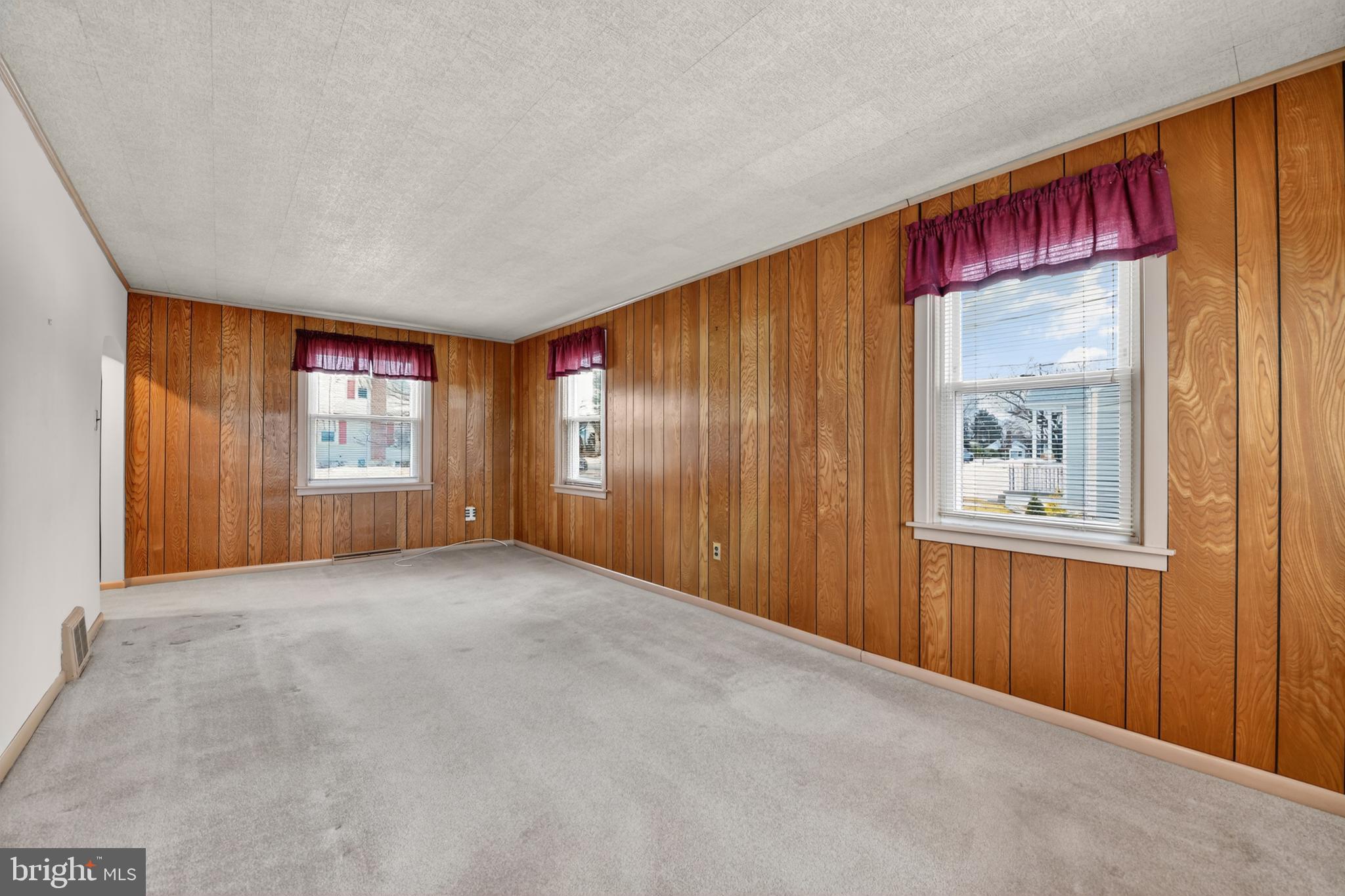 825 Bellefonte Avenue Reading, PA 19607 - Photo 4 of 33