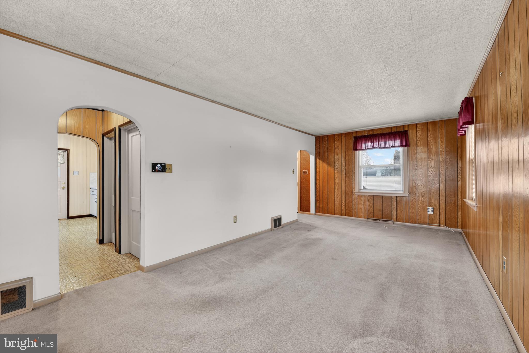 825 Bellefonte Avenue Reading, PA 19607 - Photo 5 of 33