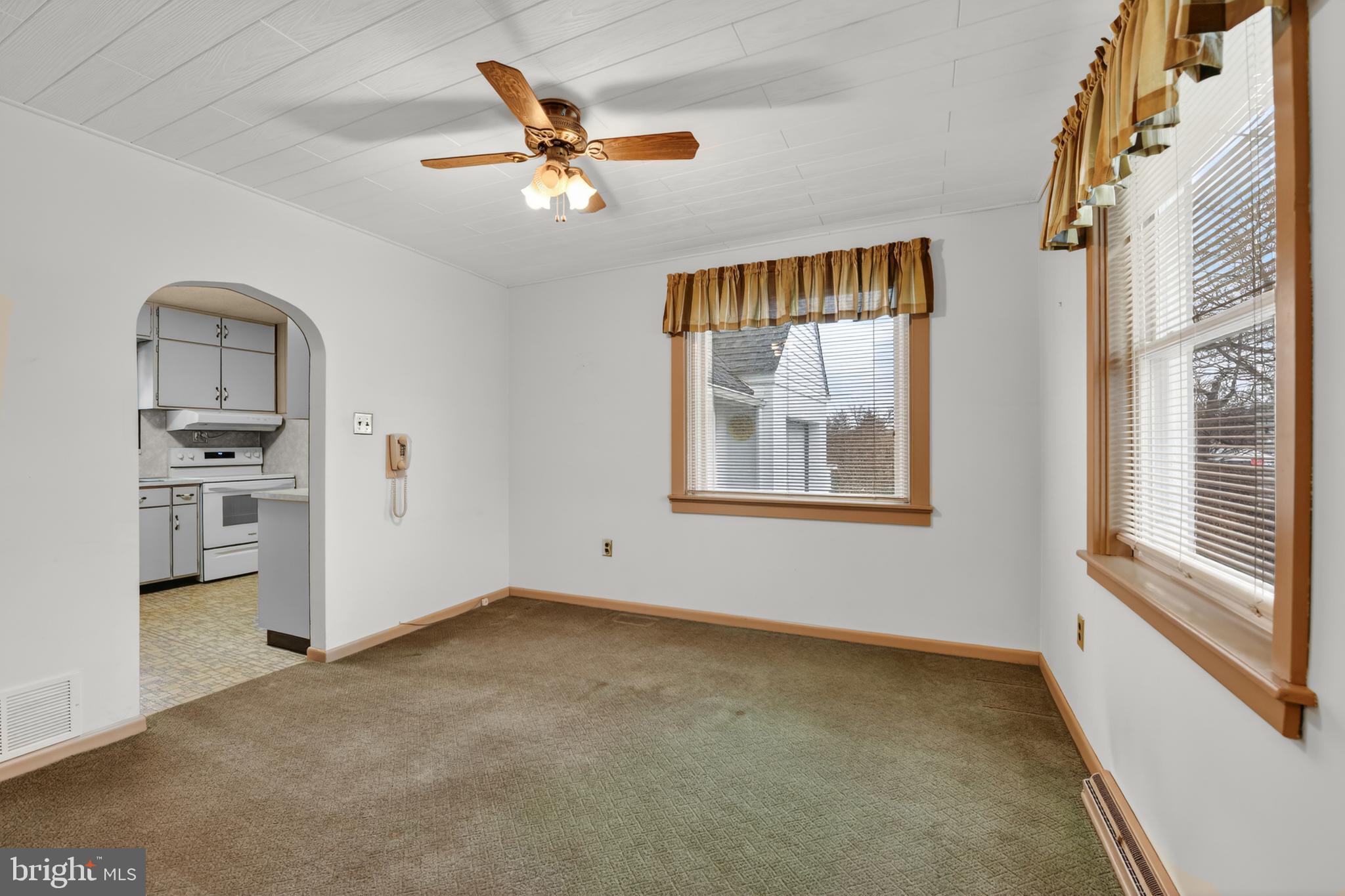 825 Bellefonte Avenue Reading, PA 19607 - Photo 8 of 33