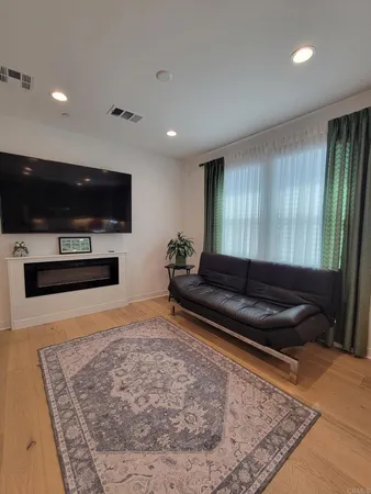 $678,000 | 1752 Heywood Street, Unit B, Simi Valley, CA 93065