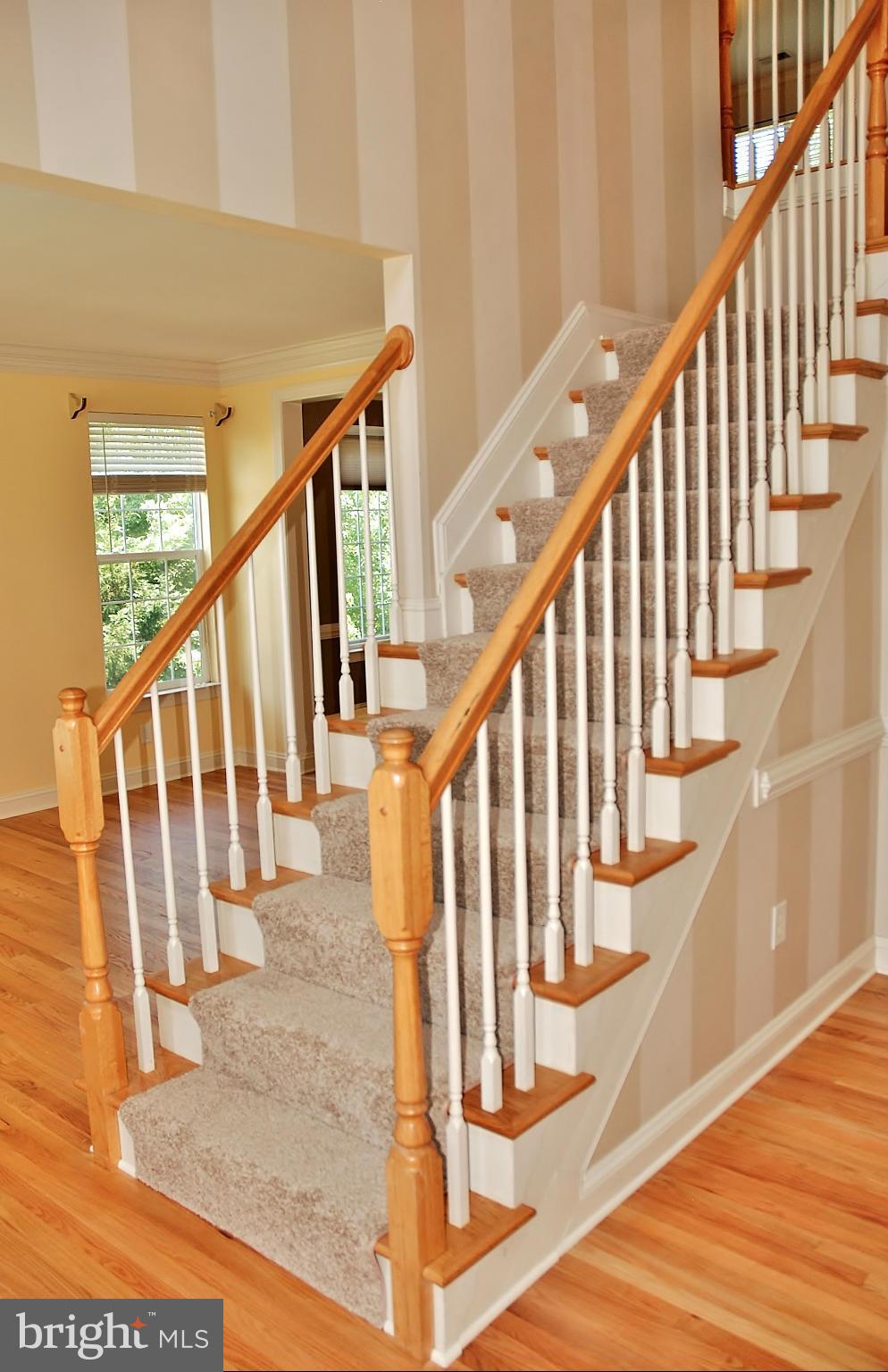 18256 Wickham Road Olney, MD 20832 - Photo 2 of 30 Two Story Foyer