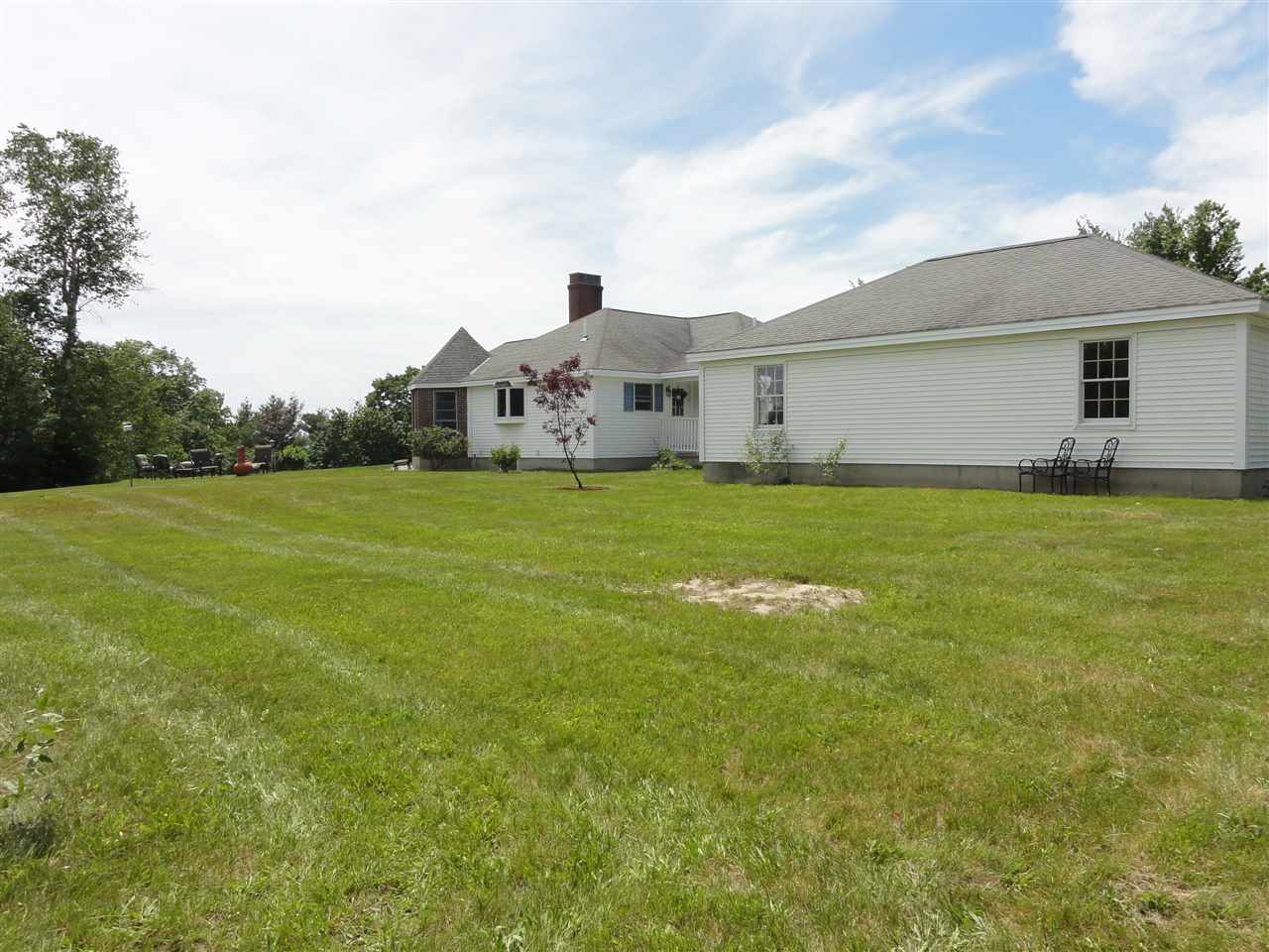 4 Locke Road Amherst, NH 03031 - Photo 7 of 40