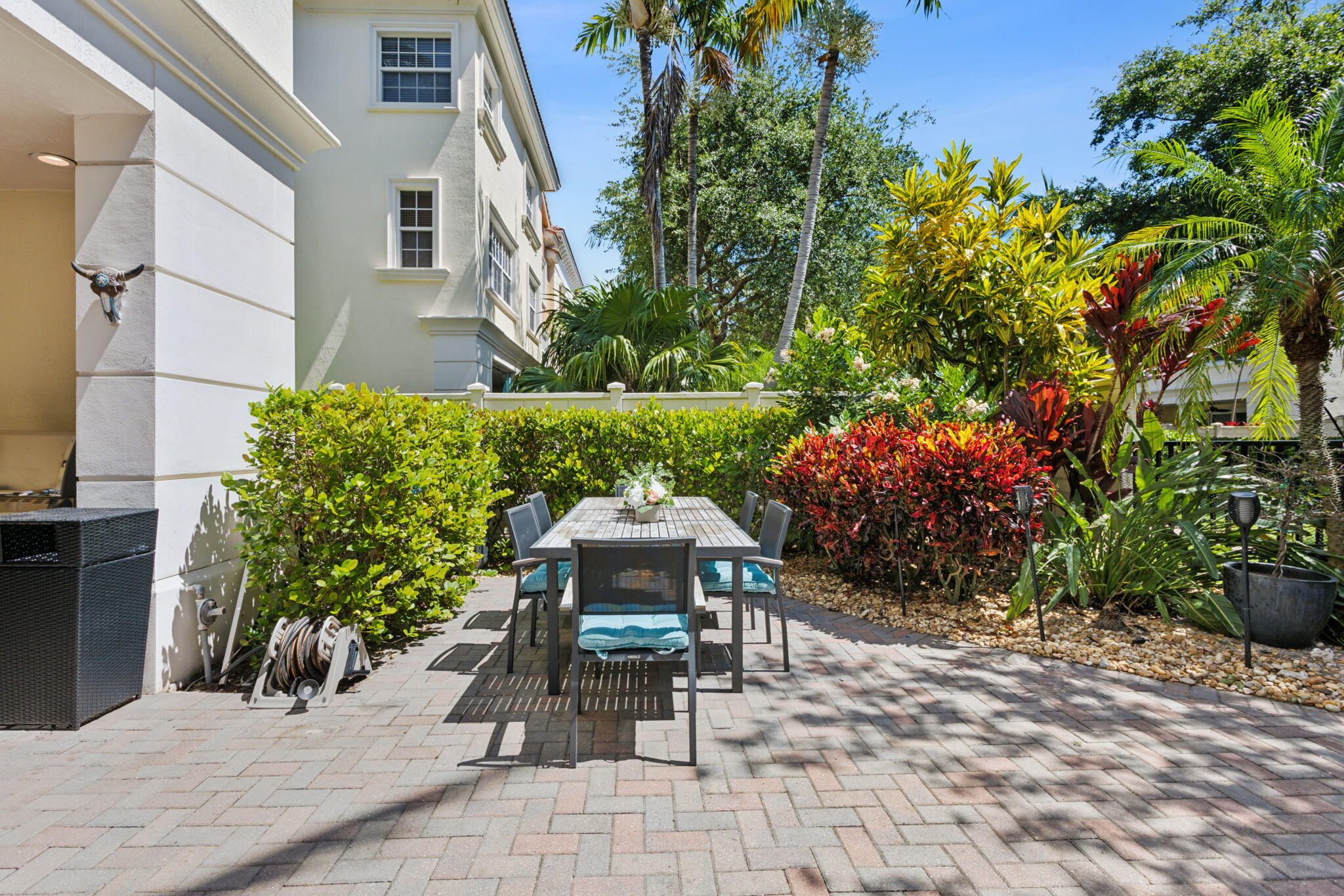 5550 Northeast Trieste Terrace Boca Raton, FL 33487 - Photo 25 of 36 Outdoor Dining