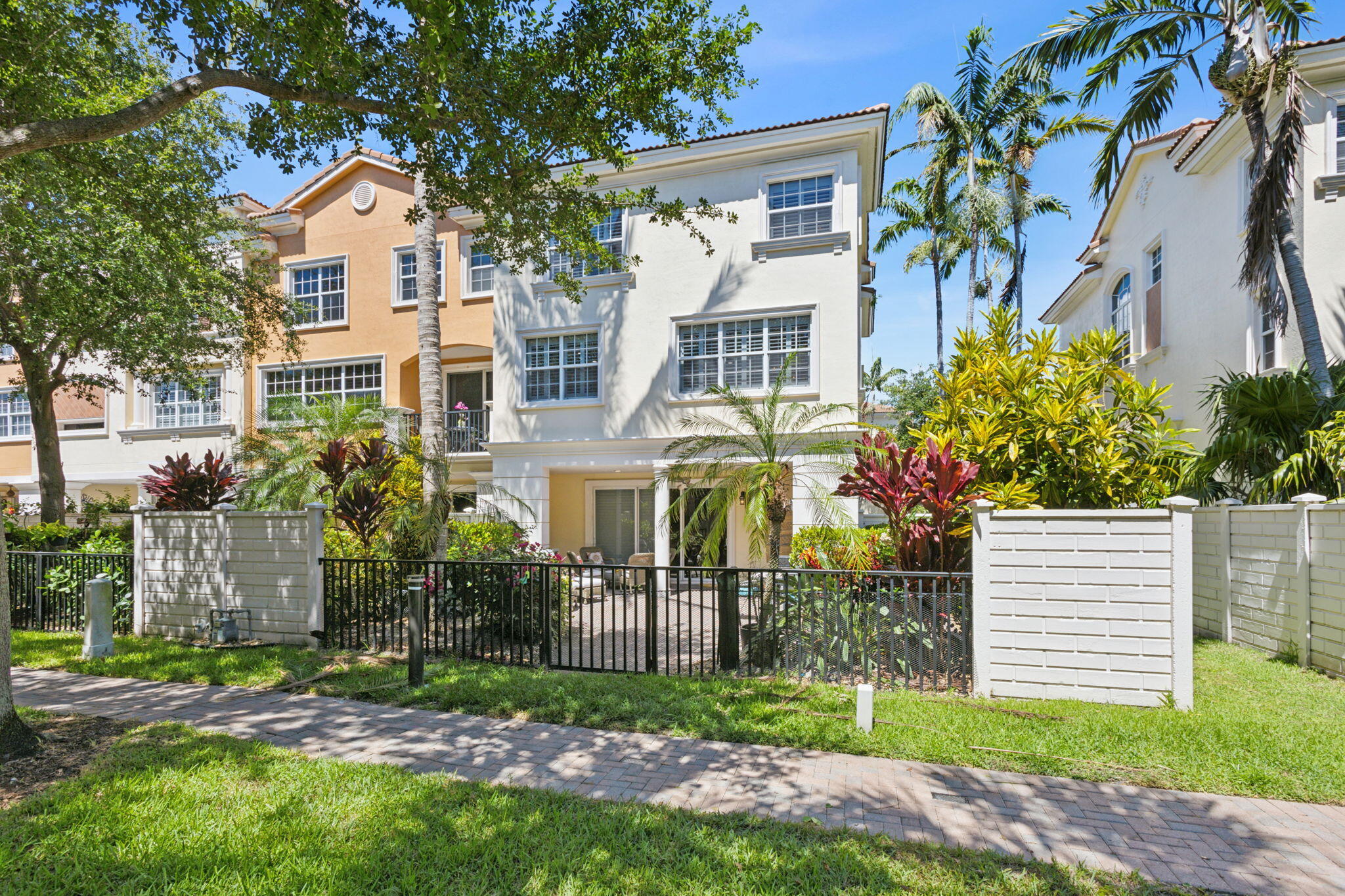 5550 Northeast Trieste Terrace Boca Raton, FL 33487 - Photo 28 of 36 The Garden