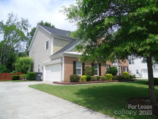 10820 Knight Castle Drive Charlotte, NC 28277 - Photo 2 of 35 a front view of house with yard and green space