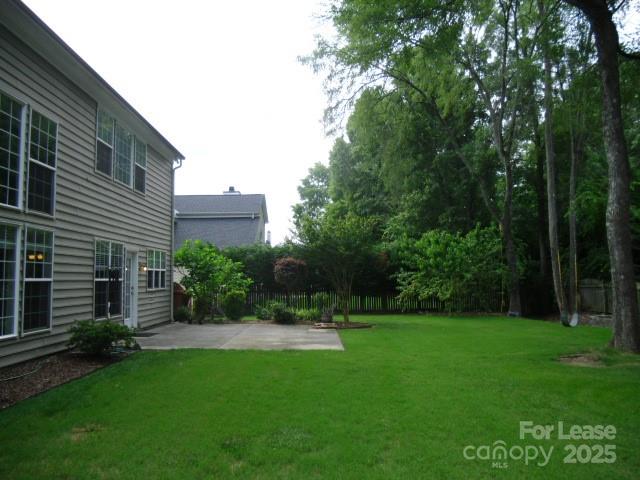 10820 Knight Castle Drive Charlotte, NC 28277 - Photo 34 of 35 a view of a backyard with plants and a garden