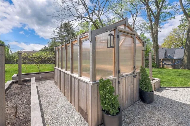 $639,500 | 715 West 98 Street, Kansas City, MO 64114