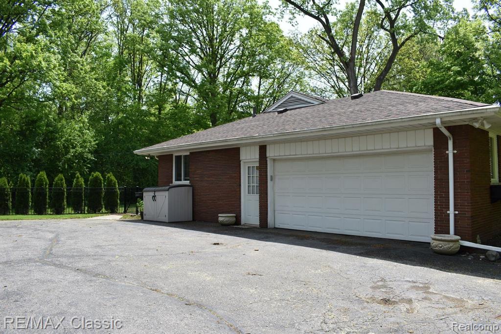 31974 Lahser Road Beverly Hills, MI 48025 - Photo 27 of 40