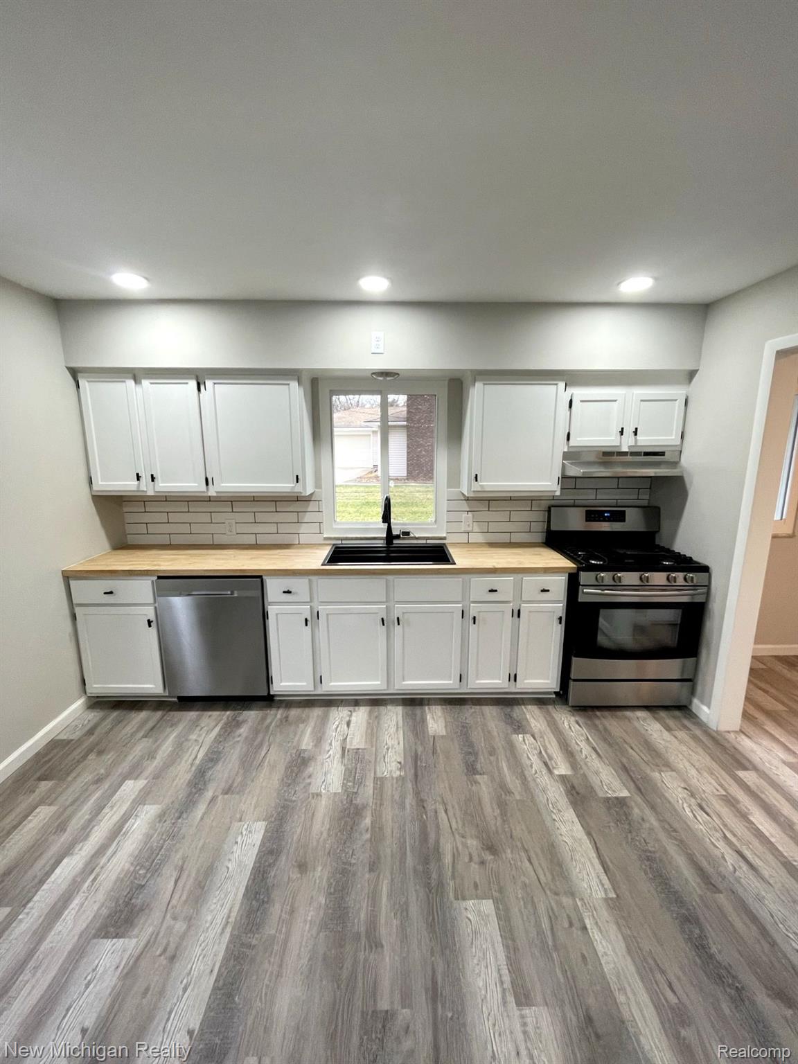 9555 Colgate Clarkston, MI 48348 - Photo 3 of 44 Gallery Image 3