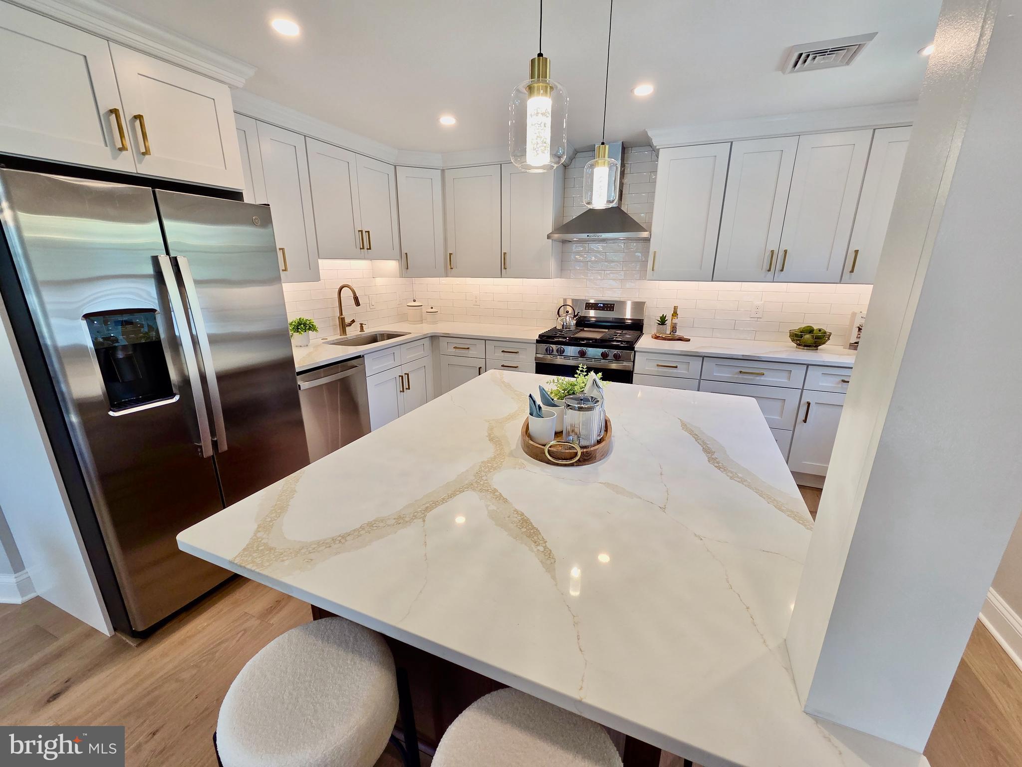 123 Ridley Drive Wallingford, PA 19086 - Photo 10 of 35 Quartz island