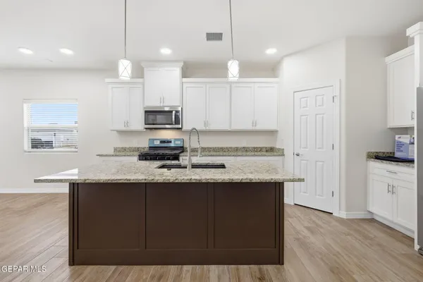 $289,950 | 12333 Jack Vowell Way, El Paso, TX 79934