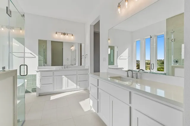 $999,900 | 310 Yaklin Drive, Liberty Hill, TX 78642