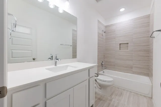 $999,900 | 310 Yaklin Drive, Liberty Hill, TX 78642