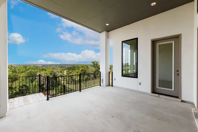 $999,900 | 310 Yaklin Drive, Liberty Hill, TX 78642