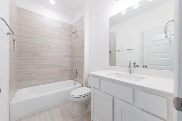 $999,900 | 310 Yaklin Drive, Liberty Hill, TX 78642