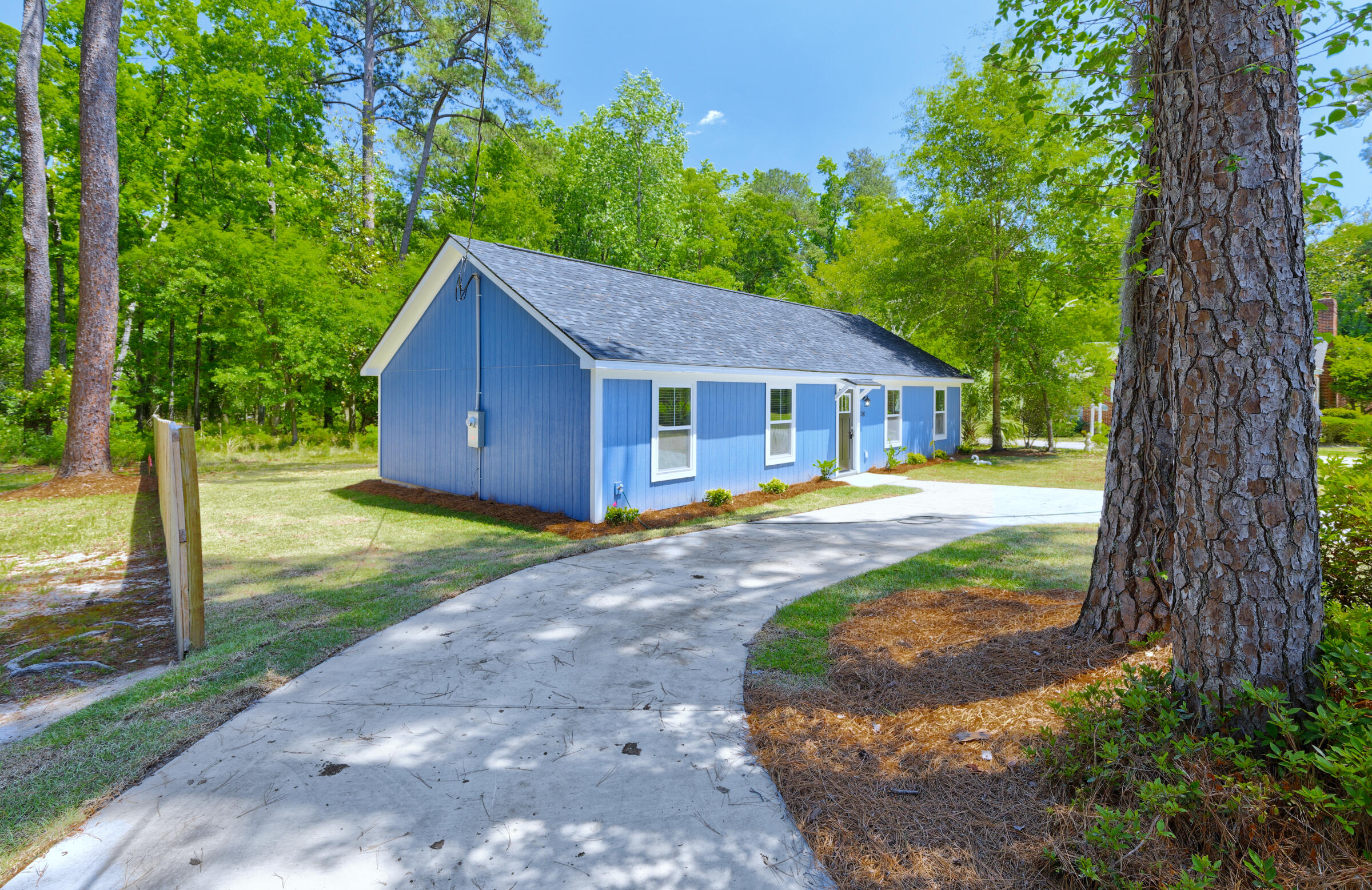 207 Woodlawn Street Walterboro, SC 29488 - Photo 4 of 41 _MG_7124_DxO_5_DxO_6_DxO_7_DxO_8_DxO_Bal