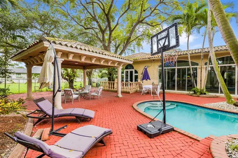 $2,499,000 | 7761 Southwest 122nd Avenue, Miami, FL 33183