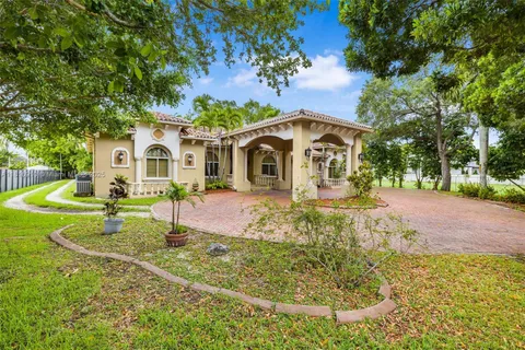 $2,499,000 | 7761 Southwest 122nd Avenue, Miami, FL 33183