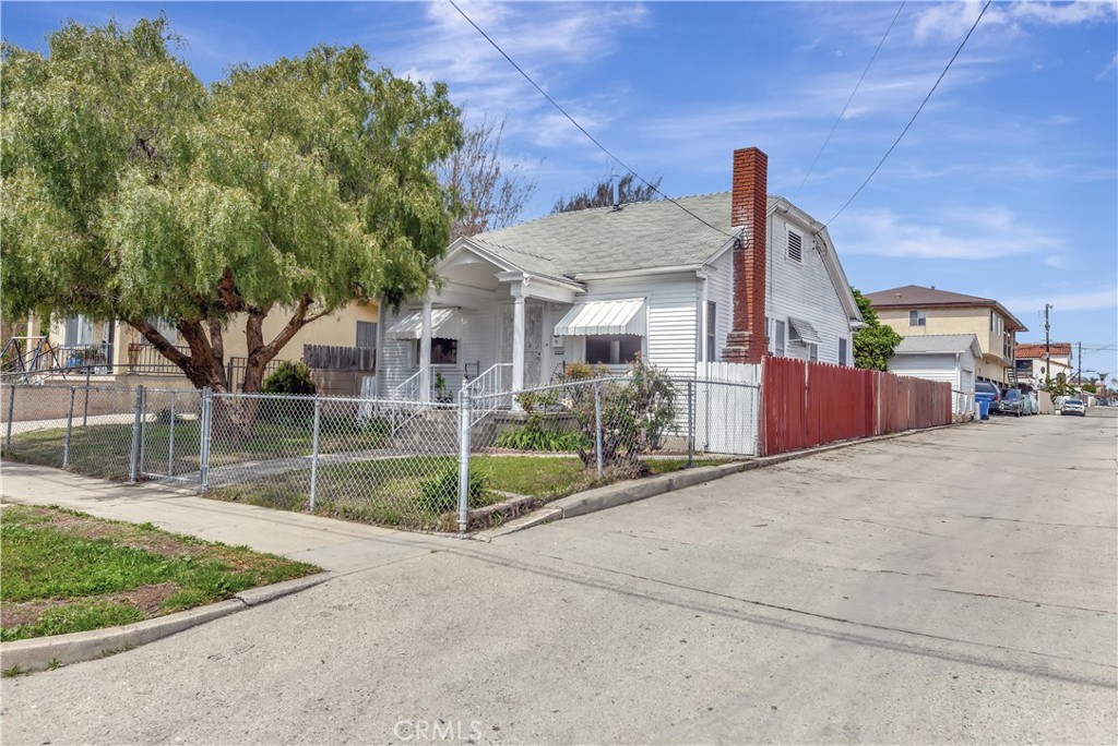 720 West 16th Street San Pedro, CA 90731 - Photo 2 of 20