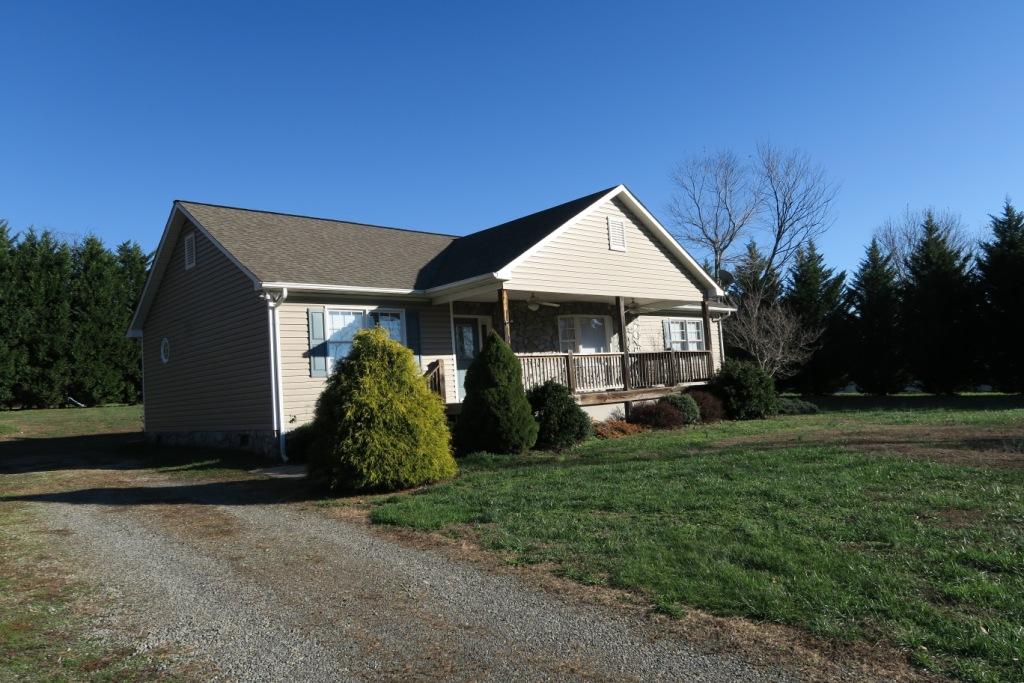 290 Carriage Road Hardy, VA 24101 - Photo 6 of 18 290 Carriage Marketing Photos (2)