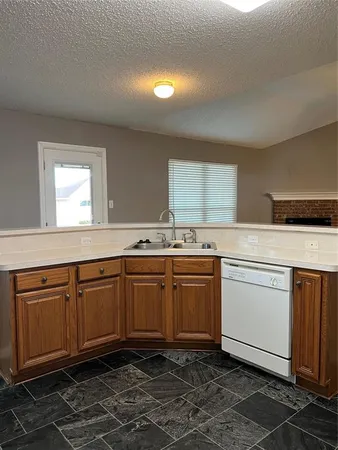 $2,300 | 6015 Harwood Crossing Drive, Arlington, TX 76018
