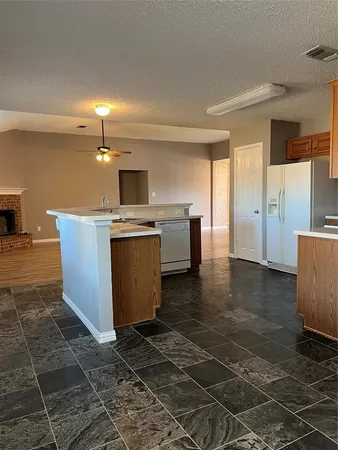 $2,300 | 6015 Harwood Crossing Drive, Arlington, TX 76018