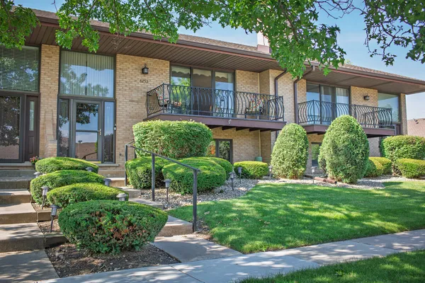 $315,000 | 8252 Ashley Lane, Tinley Park, IL 60477