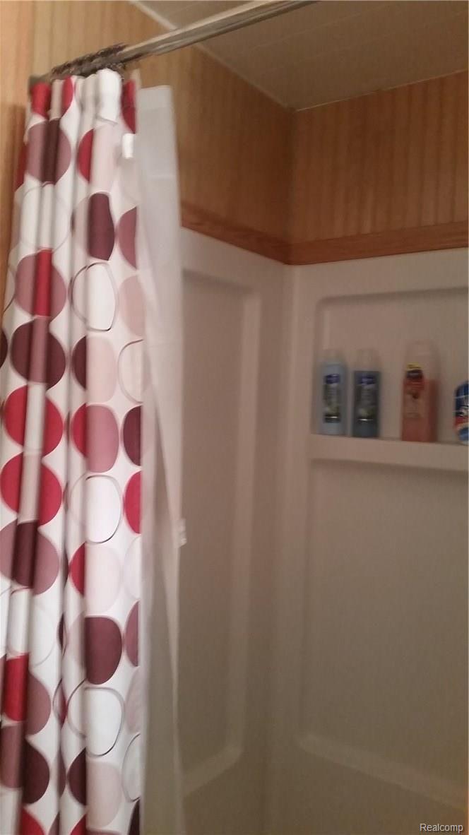 8493 Fletcher Road Grand Blanc, MI 48439 - Photo 13 of 14 Shower 2nd bath.jpg