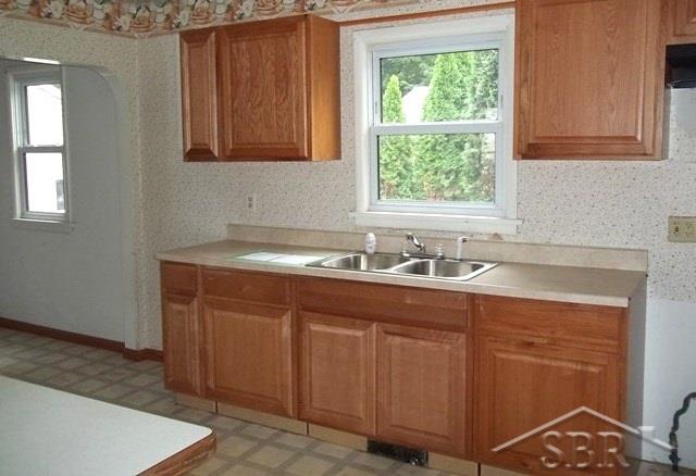 1675 Ribble Street Saginaw, MI 48601 - Photo 5 of 15 31266498-4.JPG